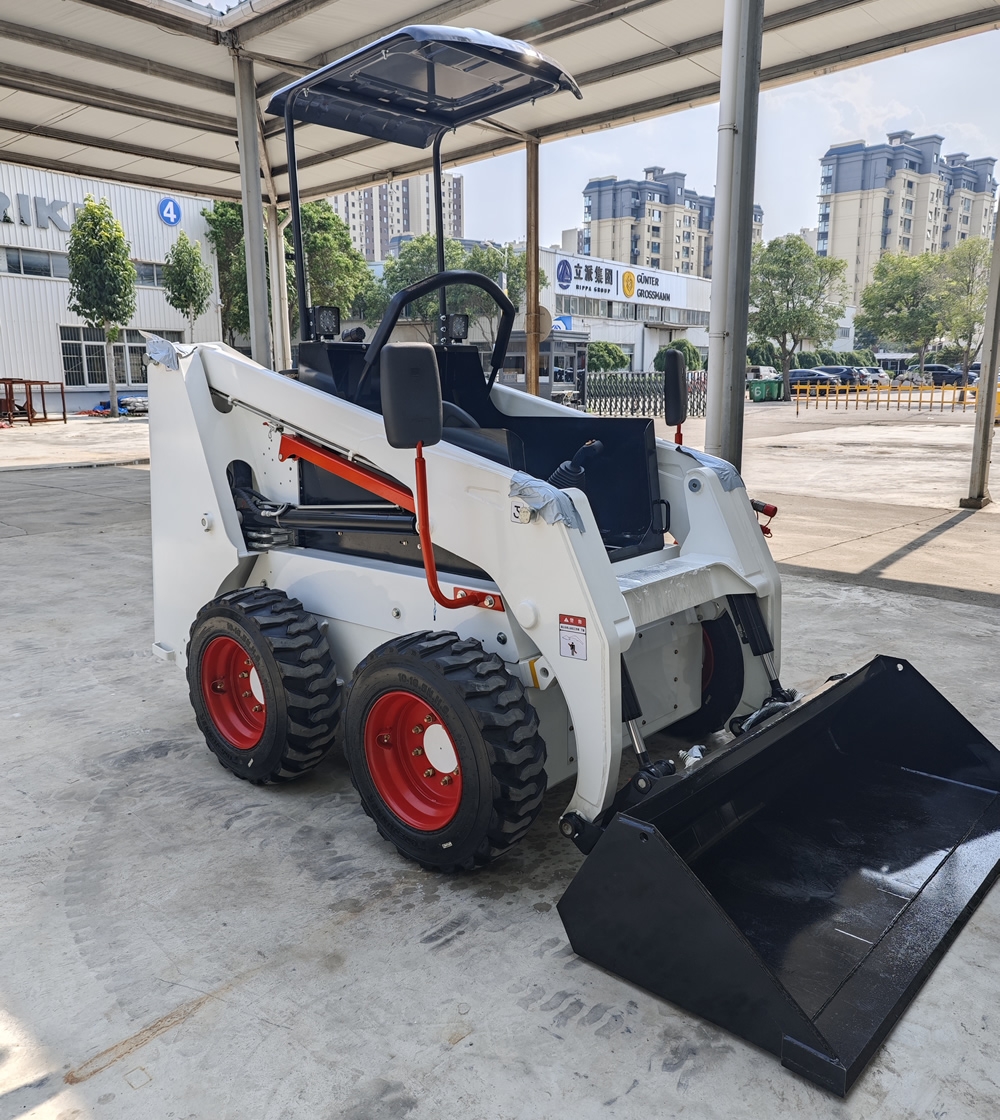 山東奔馬(SDBM)輪胎式滑移裝載機BM50